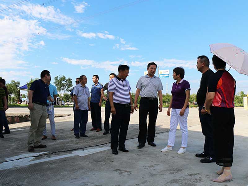 市領(lǐng)導(dǎo)來(lái)?？疾? title=